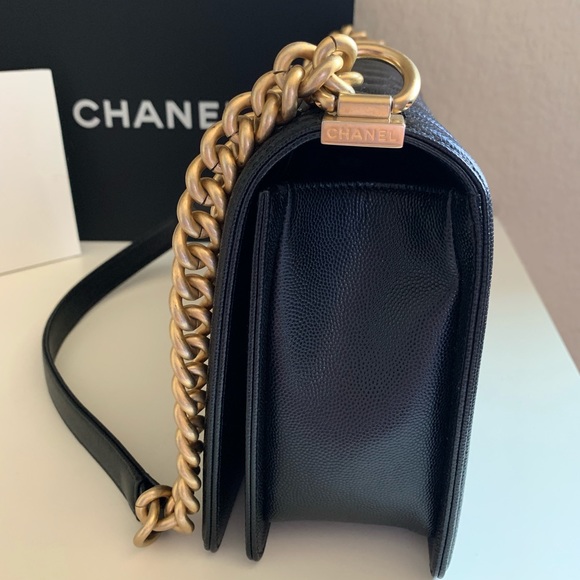 ♥️SOLD♥️ Chanel Large boy caviar skin gold HW - Picture 4 of 8